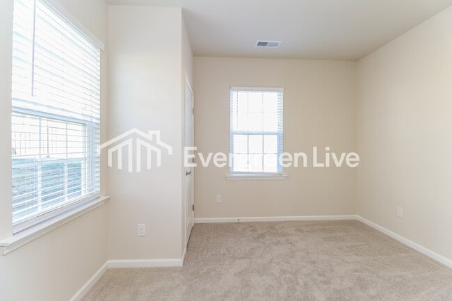 Building Photo - 1635 Swallow Tail Dr