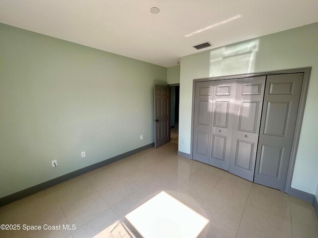 Building Photo - 910 Twisting Branch Ct