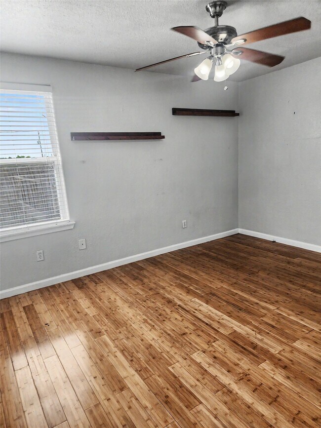 Building Photo - 5617 Avenue R 1/2