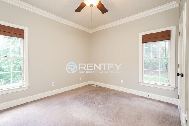 Building Photo - 213 Worthland Ct