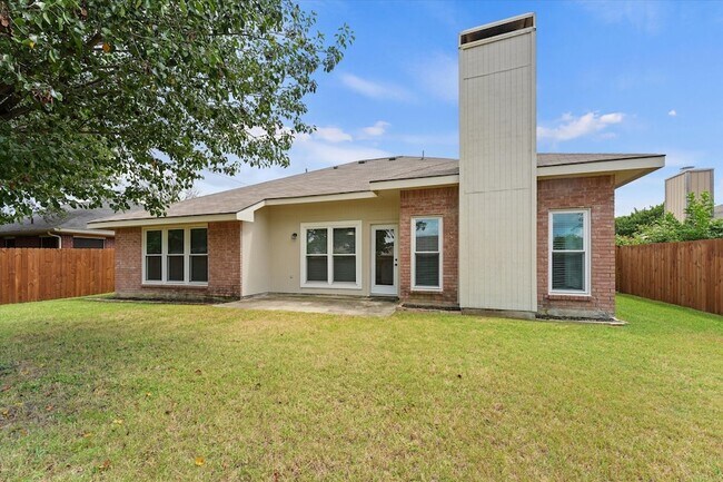Building Photo - 670 Honeysuckle Ln
