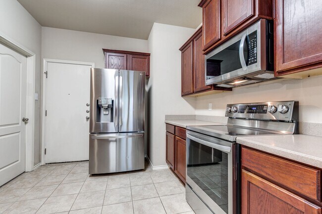 Building Photo - BEAUTIFUL 3-BEDROOM HOME NEAR MEDICAL CENTER