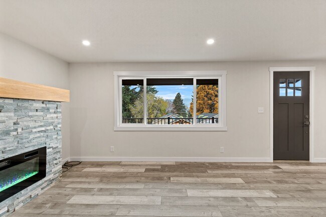 Building Photo - 460 N James Ave