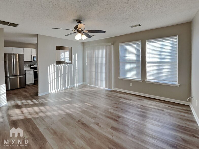 Building Photo - 1666 Hallmark Hills Dr