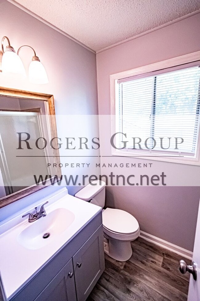 Building Photo - 106 Westbury Dr