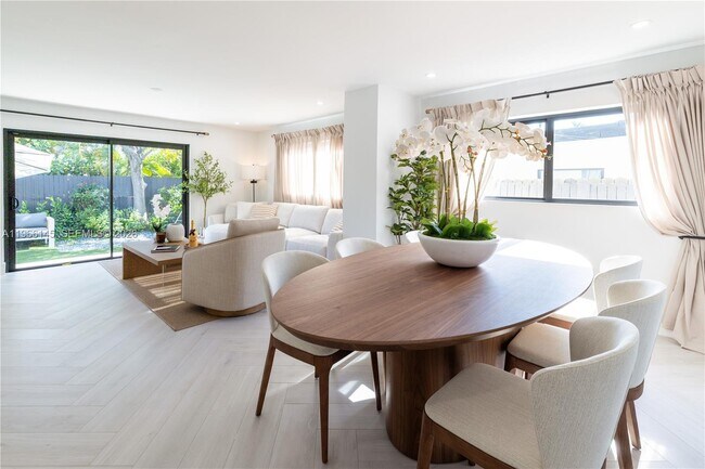 Building Photo - 1420 SW 17th St