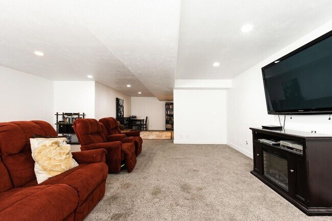 Building Photo - Aspen Pointe Heber Home