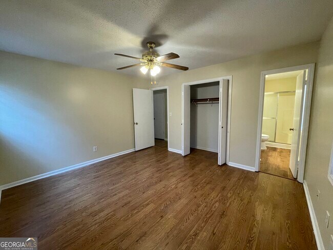 Building Photo - 2596 Woodland Dr NW