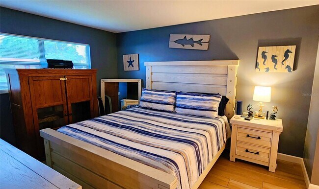 Building Photo - Adorable 1/1 condo with dock and amenity community