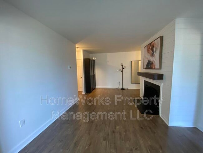 Building Photo - 10547 Twin Rivers Rd