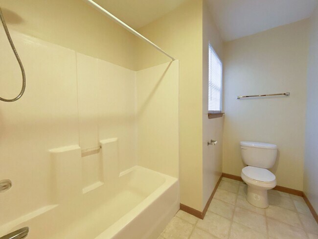 Building Photo - 3867-3871 Ledyard Street