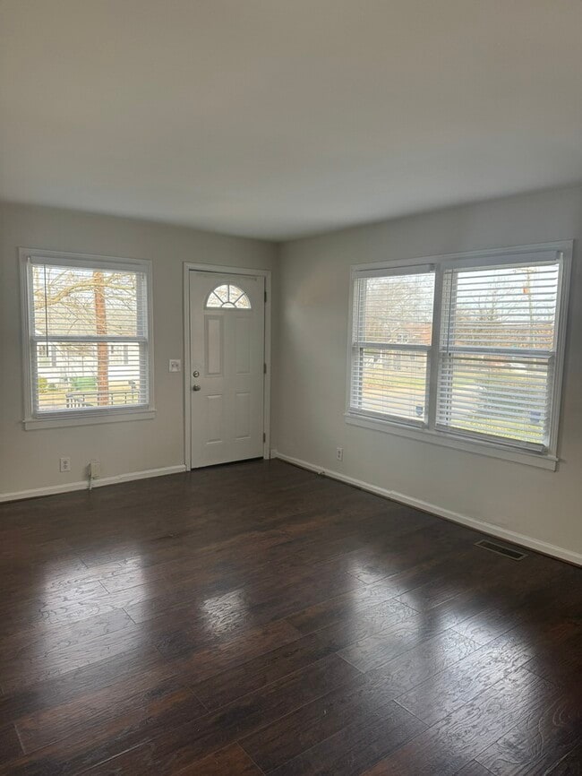 Building Photo - 2909 Clifton Ave