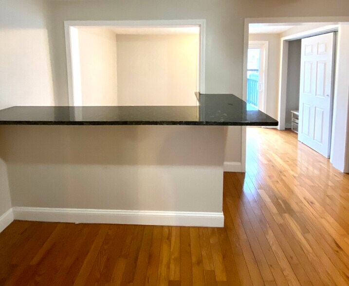 Building Photo - 161 Bennington St