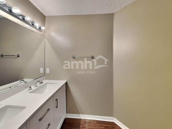 Building Photo - 309 Verdi St