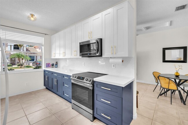 Building Photo - 871 NW 130th Ave