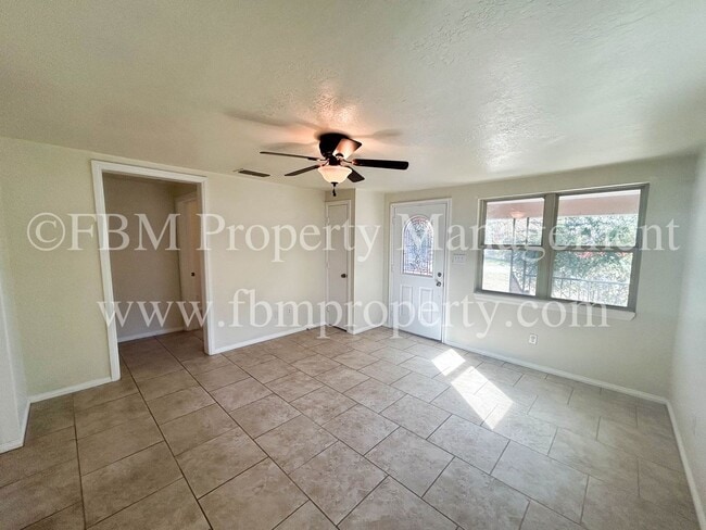 Building Photo - 105 Sunset Cir