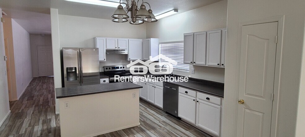 Building Photo - 15311 W Sierra St