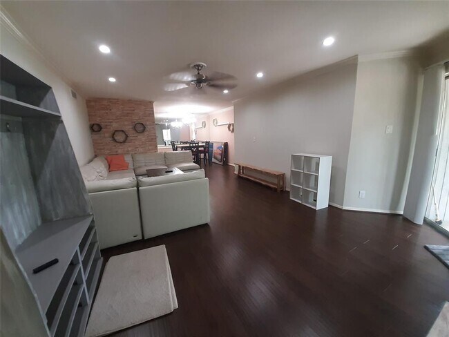 Building Photo - 9700 Leawood Blvd