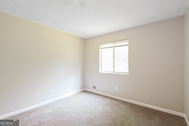 Building Photo - 3865 Scarsborough Dr SW