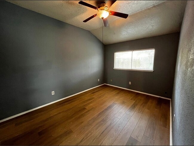 Building Photo - 11013 Crenchrus Ct