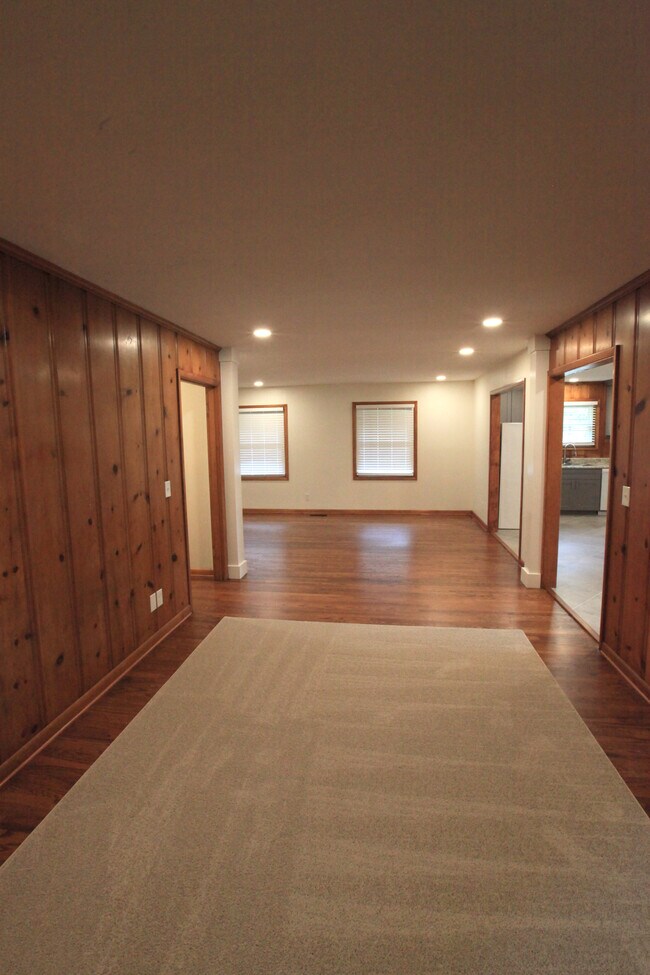 Building Photo - 308 S Baird Ln