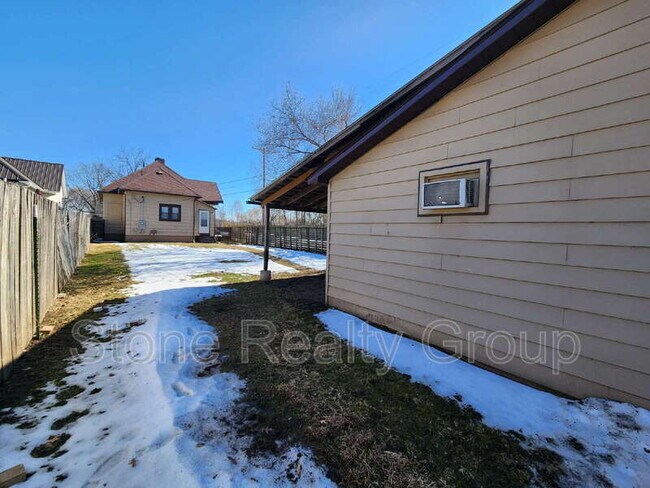 Building Photo - 1100 N 10th St