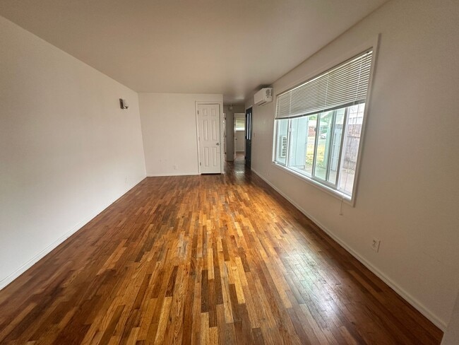 Building Photo - 1561 NW Highland Dr