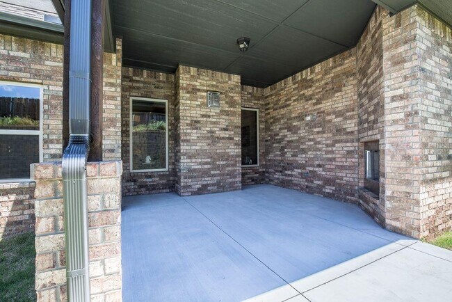 Building Photo - 5917 Grandby Rd