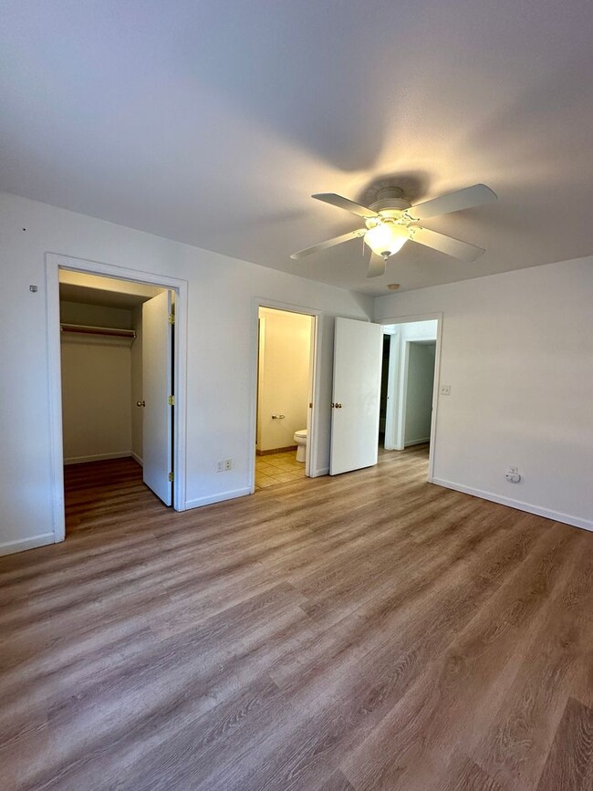 Building Photo - 3 Bedroom 2 Bath Condo in New Castle
