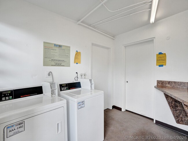 Building Photo - 3014 Cornwall A