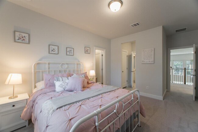 Building Photo - 71 Perennial Cyn Dr