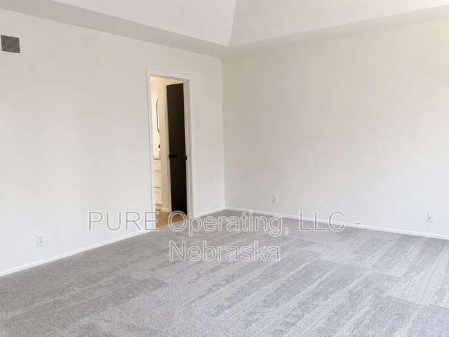 Building Photo - 15527 Mason Cir