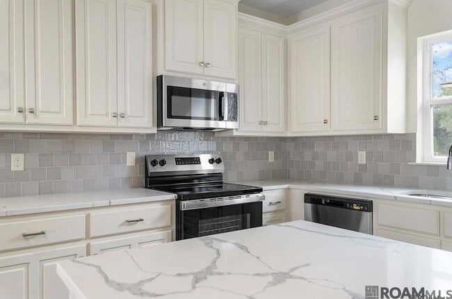 Building Photo - 6908 Goya Ave