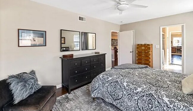 Building Photo - Beautiful 3 BEDROOM 2 BATH in Hawthorne with Garage. 1/2 off the 1st month of rent on OAC.