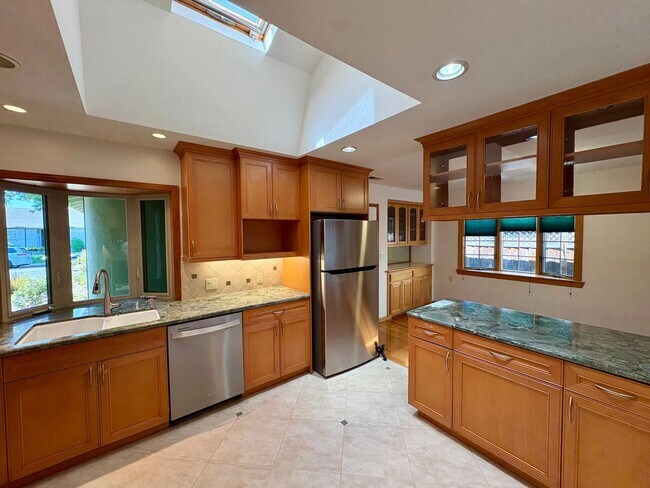 Building Photo - 3057 Carleton Pl