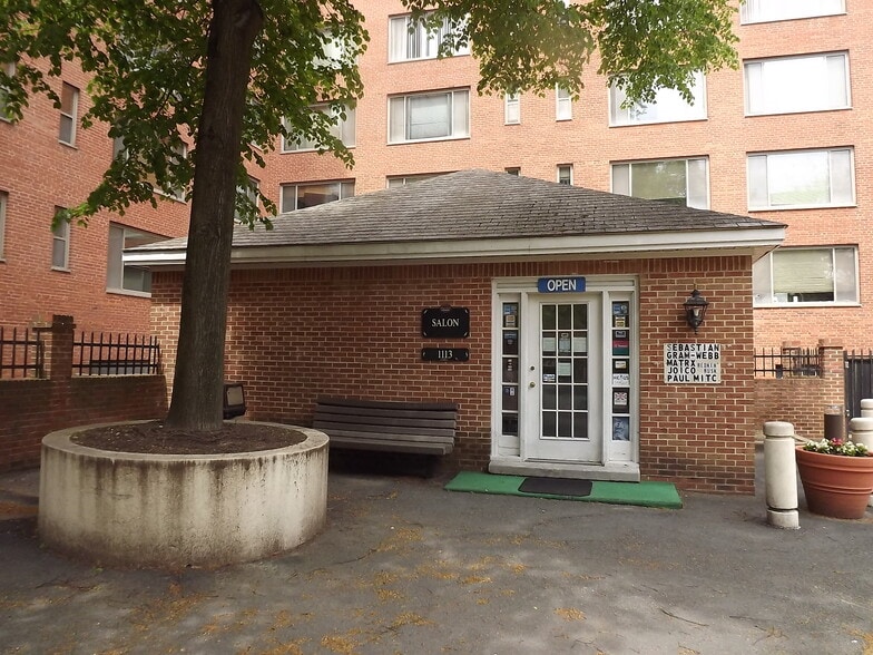 Beauty Salon - 1011 Arlington Blvd