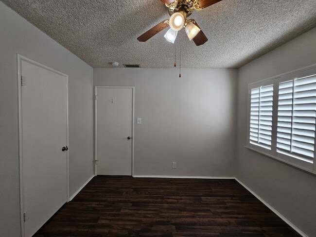 Building Photo - 3154 Jolley Dr