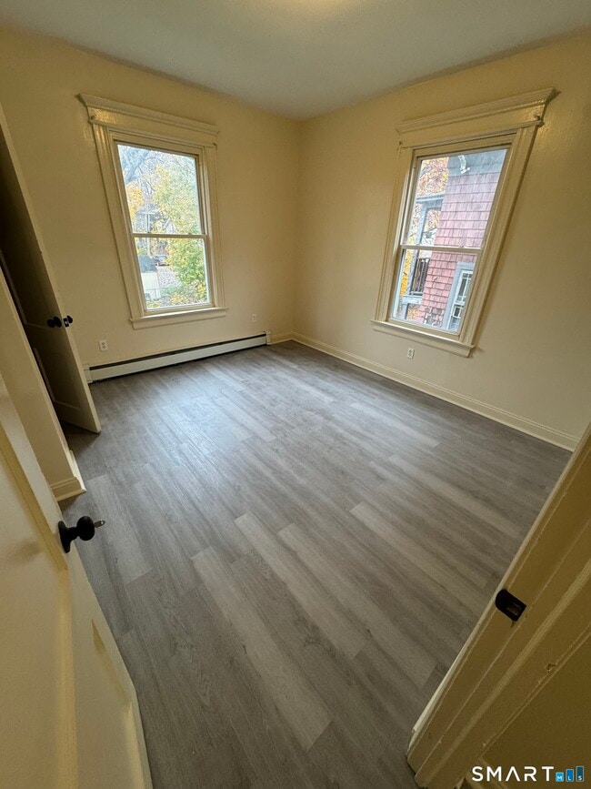 Building Photo - 304 Shelton Ave