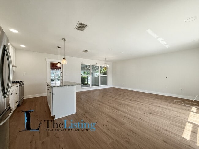 Building Photo - 4501 S Cortez Ave