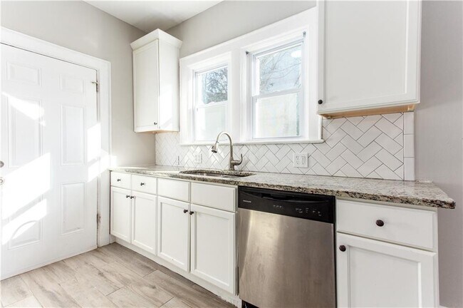Building Photo - 1665 Beecher St SW