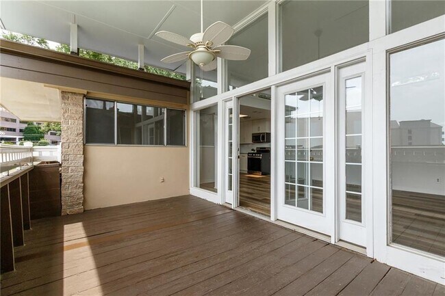 Building Photo - 346 Carpenter Dr NE