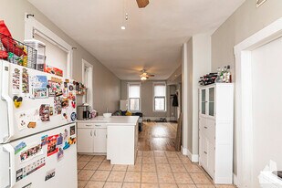 Building Photo - 2117 N Winchester Ave