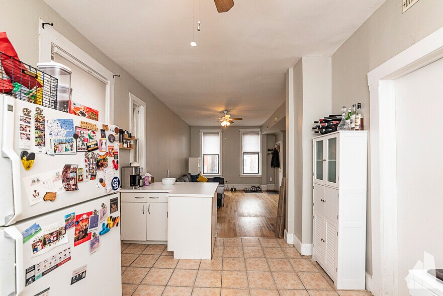 Primary Photo - 2117 N Winchester Ave