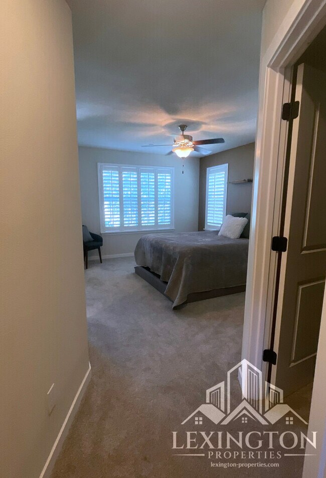 Building Photo - Modern Roseville Living – 3 Bed | 2.5 Bath |