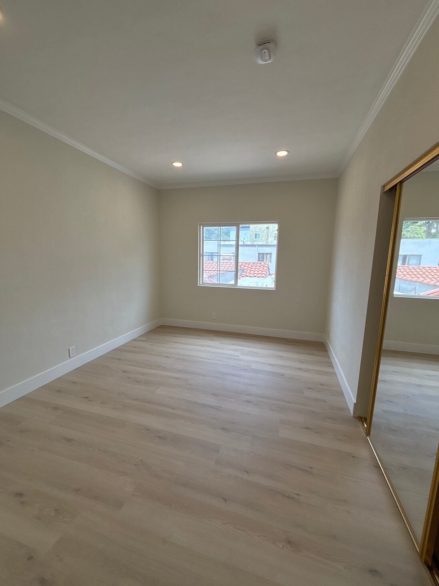1st bedroom - 1062 S Shenandoah St