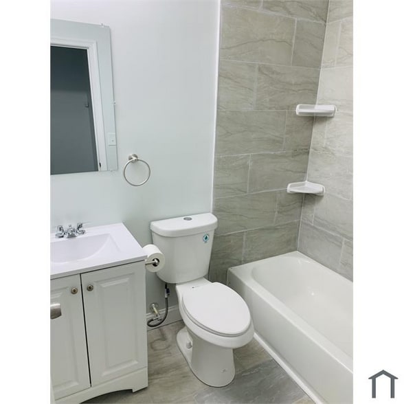 Building Photo - 820 N Lakewood Ave