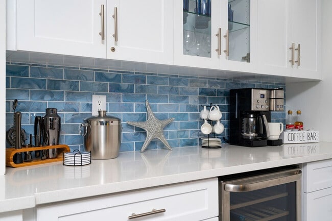 Building Photo - 380 Seaview Ct