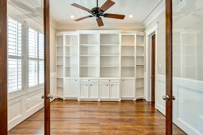 Building Photo - 1525 Oxford St