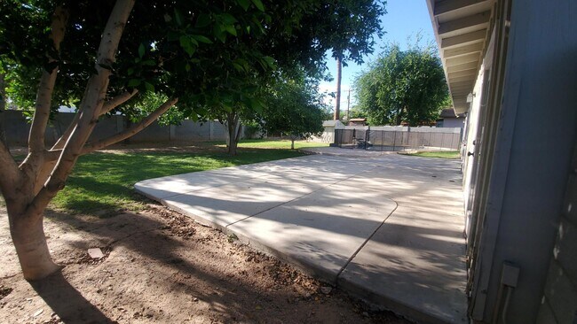 Building Photo - 4128 N 46th Pl