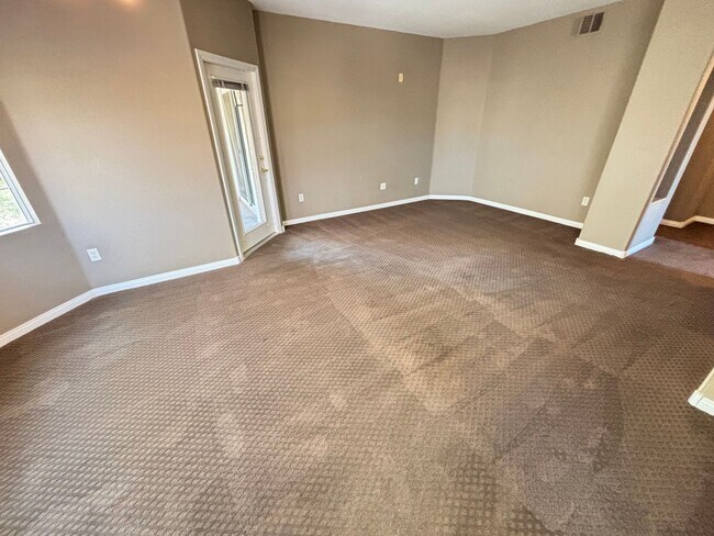 Building Photo - Beautiful 2Bed/2Bath Condo located in the ...